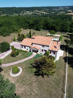 /international/fr/hautefage-la-tour-aquitaine-310108842434/