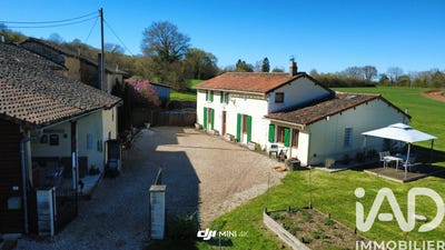 /international/fr/montalembert-charente-310104170360/