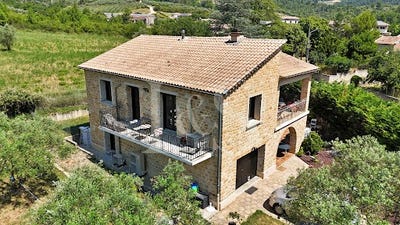 /international/fr/pierrelongue-rhone-310100786292/