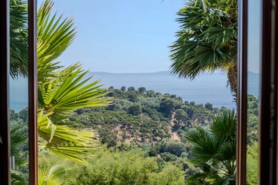 /international/fr/rayol-canadel-sur-mer-hh-16200177-rayol-canadel-sur-mer-provence-alpes-cote-d-azur-310108668487/