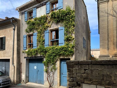 /international/fr/saint-quentin-la-poterie-languedoc-roussillon-310106605317/