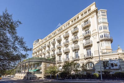 /international/fr/nice-provence-alpes-cote-d-azur-310106106355/