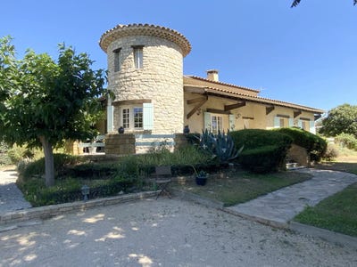 /international/fr/uzes-aquitaine-310109245696/?lang=th