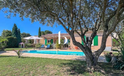 /international/fr/goudargues-languedoc-roussillon-310108429945/