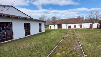 /international/fr/montpon-menesterol-aquitaine-310103162940/