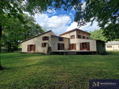 /international/fr/montmoreau-saint-cybard-charente-310099434986/?lang=zh-tw