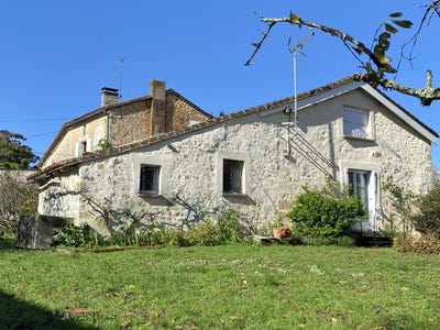 /international/fr/la-rochefoucauld-charente-310108838136/