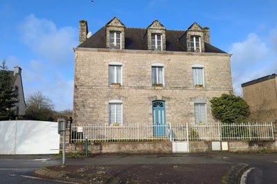 /international/fr/malestroit-brittany-310107887659/