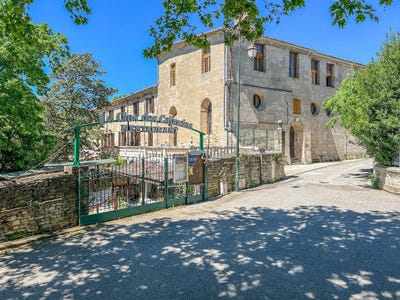 /international/fr/barjac-languedoc-roussillon-120096540258/