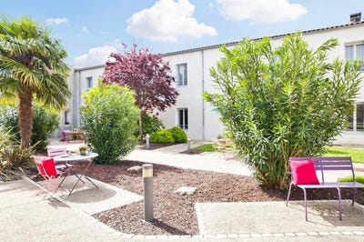 /international/fr/saint-jean-d-angle-charente-310098878265/