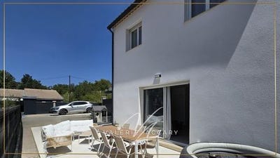 /international/fr/rocbaron-provence-alpes-cote-d-azur-310119479736/