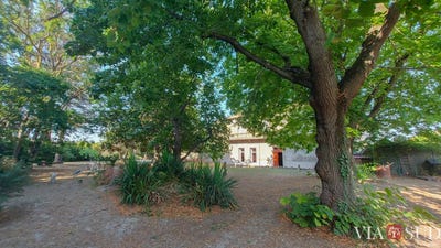 /international/fr/nissan-lez-enserune-languedoc-roussillon-120094463277/