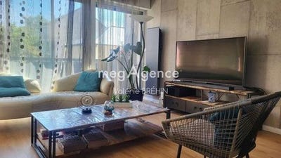 /international/fr/laval-pays-de-la-loire-310106778991/