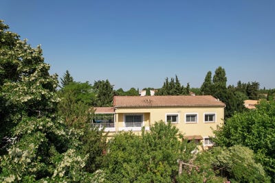 /international/fr/uzes-aquitaine-310100646696/