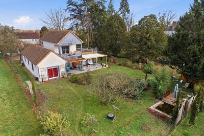 /international/fr/ouroux-sur-saone-burgundy-310105997854/