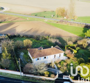 /international/fr/roullet-saint-estephe-charente-310098417824/