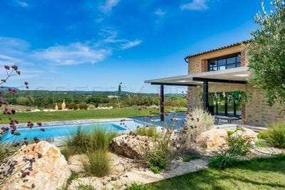 /international/fr/vezenobres-languedoc-roussillon-310107648702/