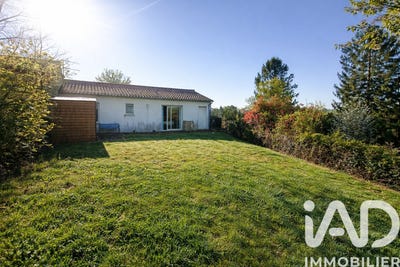 /international/fr/menigoute-charente-310107292242/