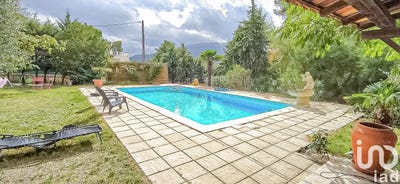 /international/fr/pourrieres-provence-alpes-cote-d-azur-310095737992/?lang=en