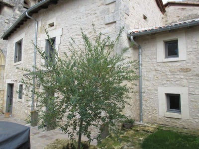 /international/fr/bourdeilles-aquitaine-310100712584/?lang=en