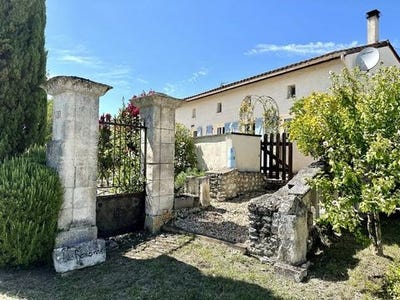 /international/fr/bonnes-charente-120086926216/