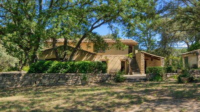 /international/fr/lourmarin-provence-alpes-cote-d-azur-310098445483/