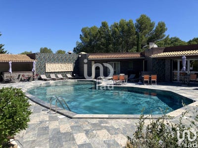 /international/fr/salon-de-provence-provence-alpes-cote-d-azur-310101561512/