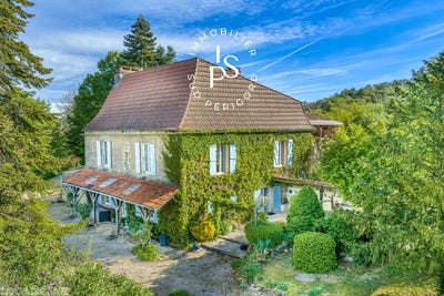 /international/fr/villefranche-du-perigord-aquitaine-310107414654/