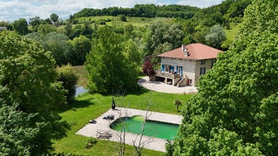 /international/fr/clermont-dessous-aquitaine-310107888909/