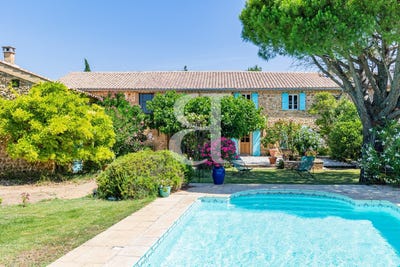 /international/fr/sainte-cecile-les-vignes-provence-alpes-cote-d-azur-310108677216/