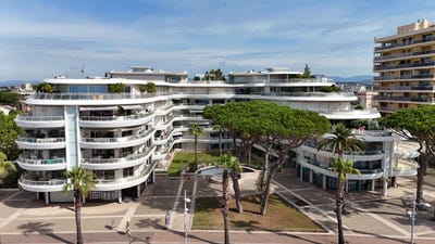 /international/fr/frejus-provence-alpes-cote-d-azur-310120048316/