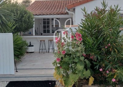/international/fr/les-portes-en-re-charente-310107649303/