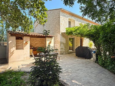 /international/fr/noves-provence-alpes-cote-d-azur-310100289634/