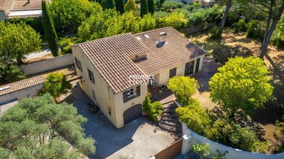 /international/fr/l-isle-sur-la-sorgue-provence-alpes-cote-d-azur-310101135030/?lang=en