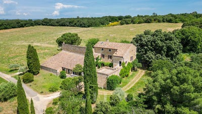 /international/fr/la-garde-adhemar-rhone-120095849903/?lang=id