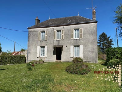 /international/fr/parthenay-charente-310108376618/