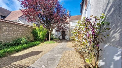 /international/fr/blois-centre-val-de-loire-310109647999/