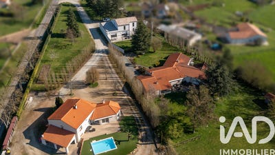 /international/fr/montrevault-sur-evre-pays-de-la-loire-310106592593/