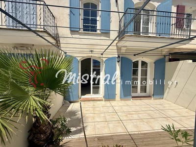 /international/fr/aigues-mortes-languedoc-roussillon-310108529670/
