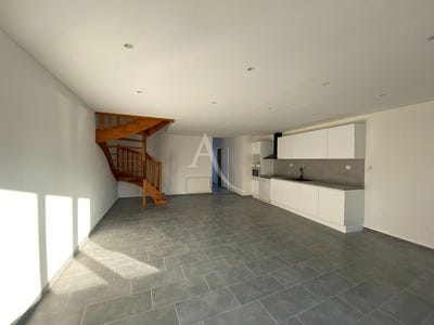 /international/fr/saint-etienne-de-mer-morte-pays-de-la-loire-310105080568/