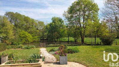 /international/fr/saint-philbert-de-grand-lieu-pays-de-la-loire-310099056524/