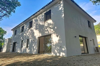 /international/fr/salernes-provence-alpes-cote-d-azur-310108466148/