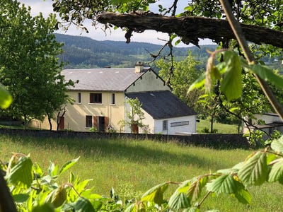 /international/fr/chateau-chinon-campagne-burgundy-310119636206/