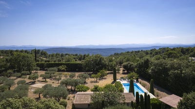 /international/fr/tourtour-hh-15092215-tourtour-provence-alpes-cote-d-azur-310100955360/