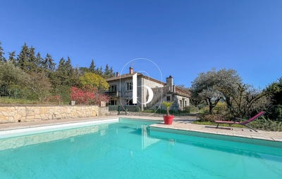 /international/fr/vallon-pont-d-arc-rhone-310100278790/
