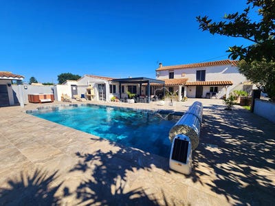 /international/fr/arles-languedoc-roussillon-310101444665/?lang=id