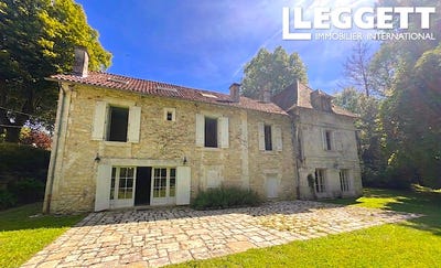 /international/fr/javerlhac-et-la-chapelle-saint-robert-aquitaine-310108669282/