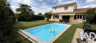 /international/fr/roches-premarie-andille-charente-310104040422/