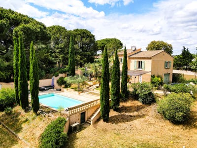/international/fr/uzes-aquitaine-310108563524/