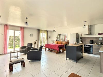 /international/fr/40-rue-de-la-ronze-charnay-les-macon-burgundy-310098634939/